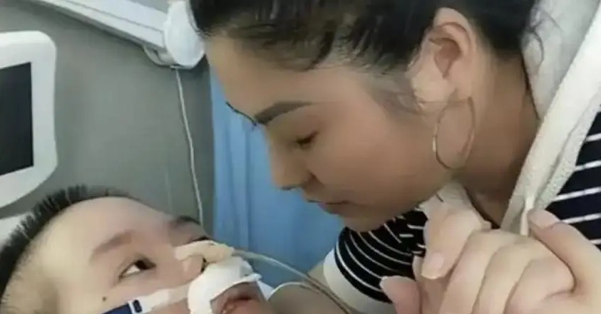 Con dâu tỉnh dậy sau nửa năm sống thực vật, nói câu khiến mẹ chồng bật khóc