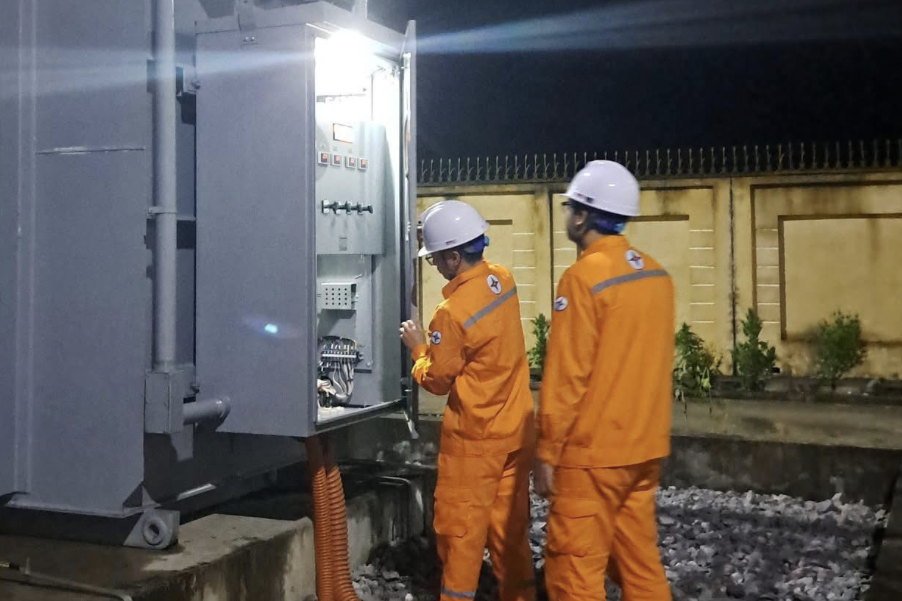 Dân kêu tiền điện tháng 8 tăng cao dù trời mát mẻ, Điện lực miền Bắc lên tiếng