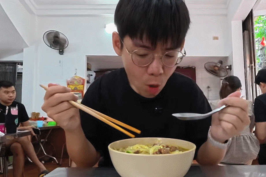 Khách nước ngoài thử 10 món phở trong 4 ngày ở Hà Nội, tiết lộ món thích nhất