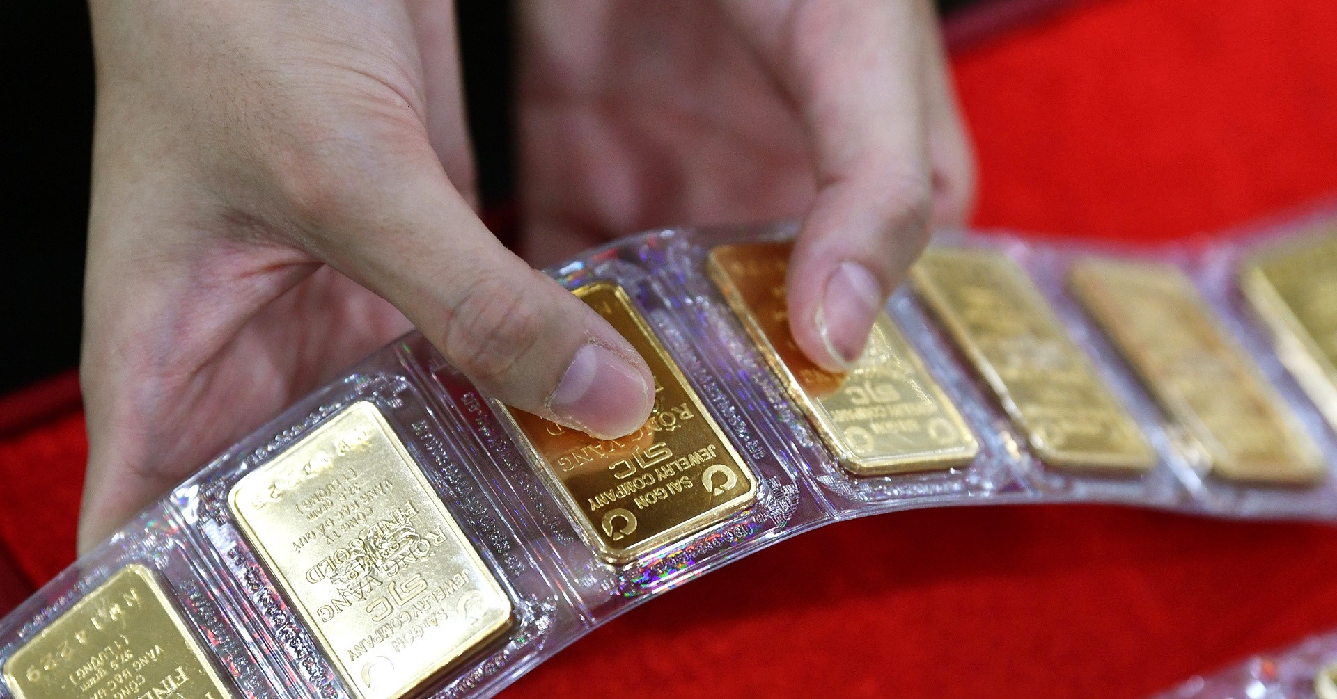 Giá vàng liên tục phá đỉnh, chạm 134 triệu/lượng: Yếu tố quyết định giá hạ nhiệt