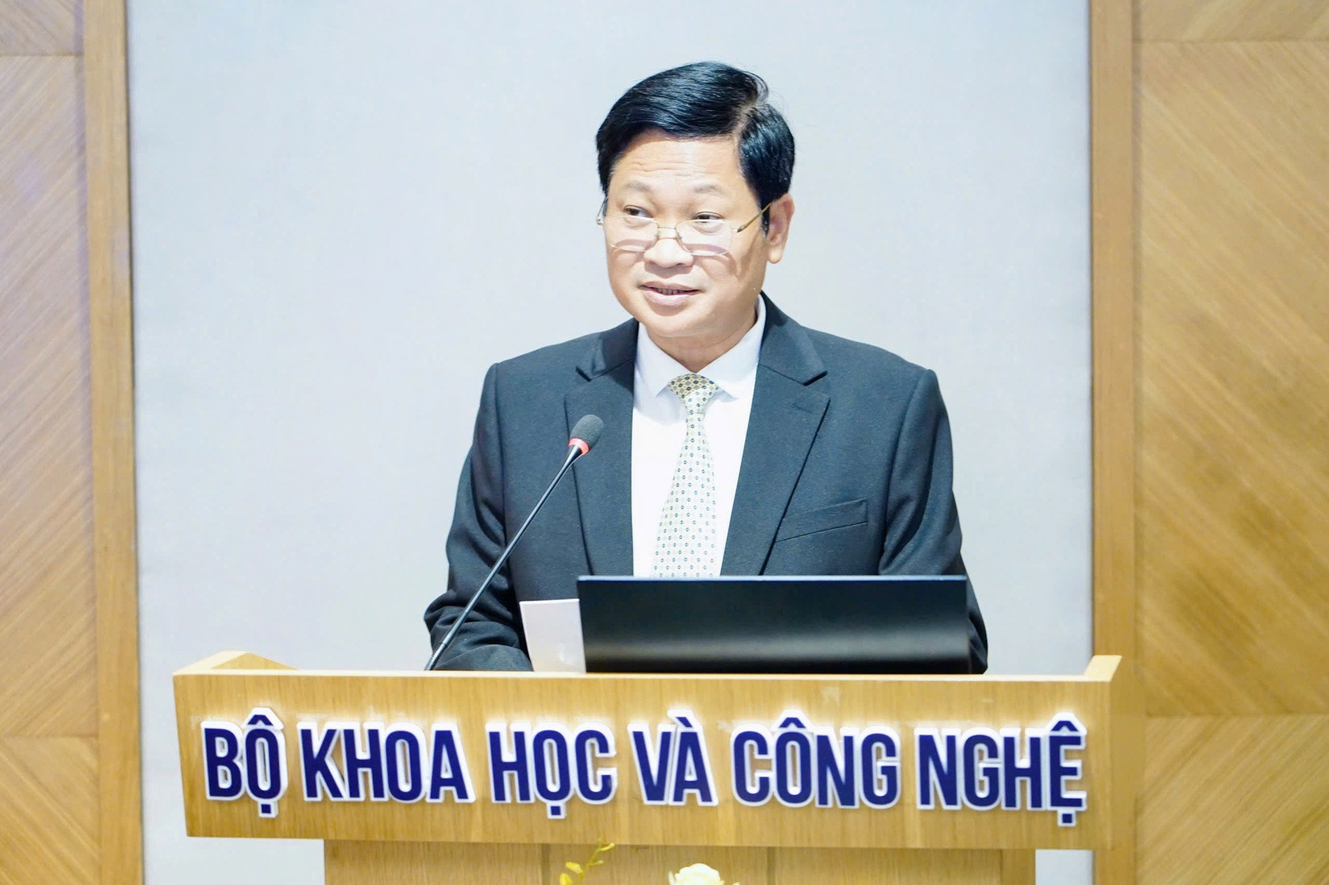 make in vietnam ong Nguyen Khac Lich.jpg