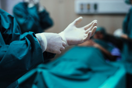 Mổ cấp cứu cho bé trai Hà Nội mắc căn bệnh nguy hiểm ở vùng kín