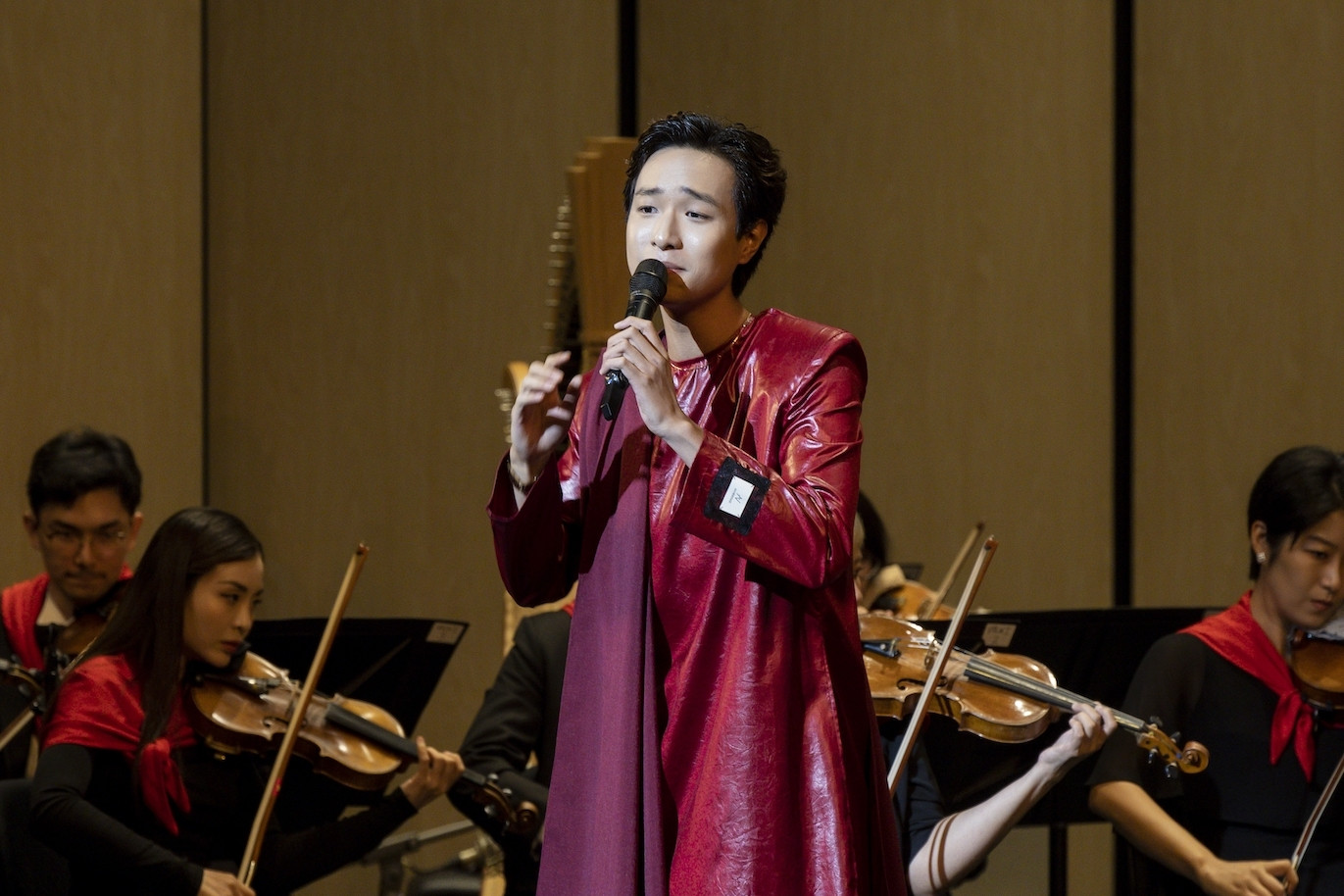 Nghệ sĩ trẻ vui sướng, xúc động khi đứng trên sân khấu ‘Điều còn mãi’ 2025