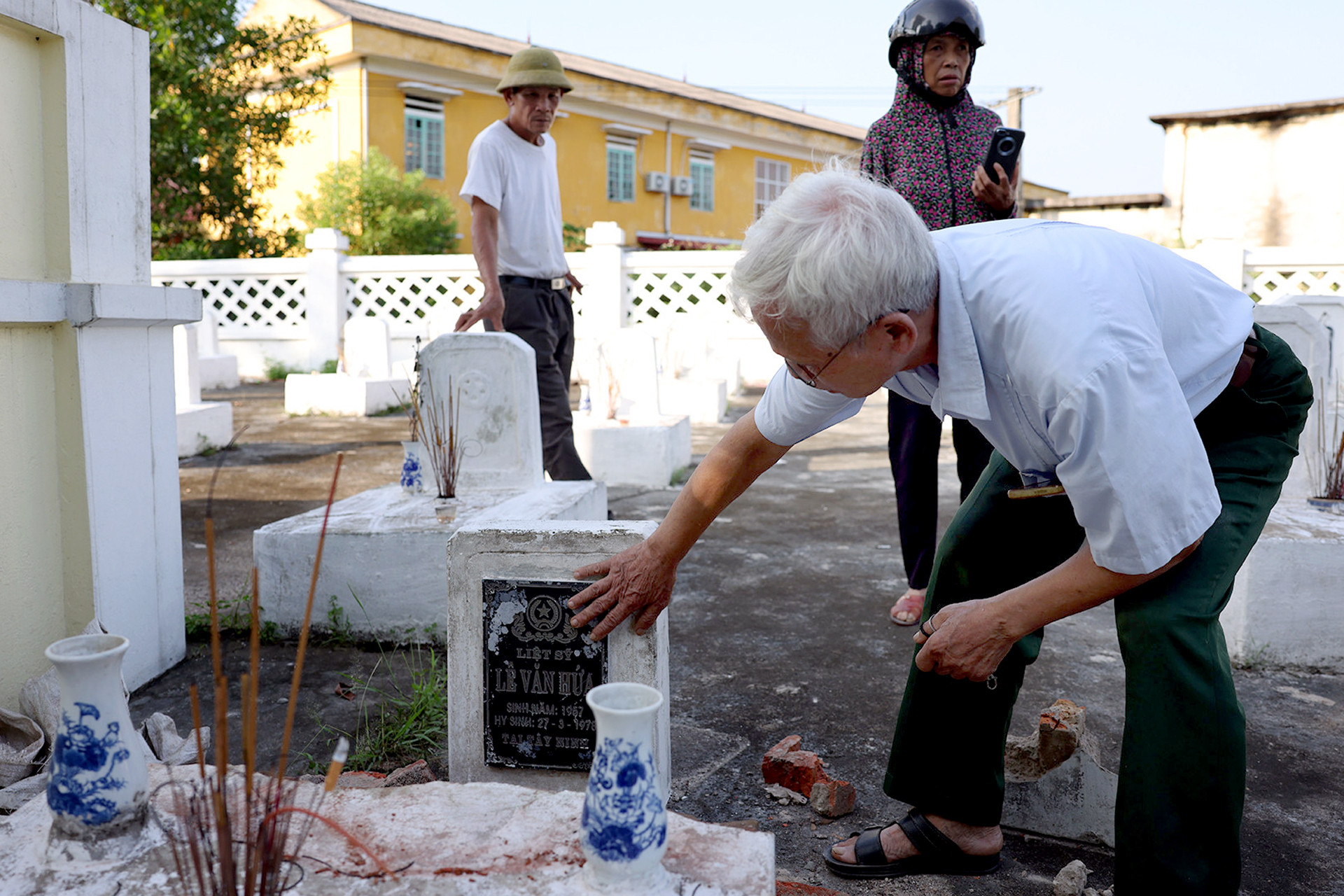 nghia trang 13 584.jpg