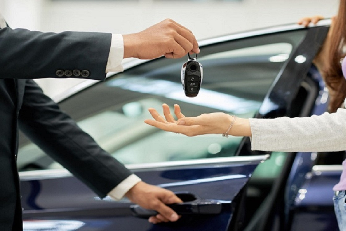 Chồng mua nhà, tặng xe cho nhân tình, vợ có đòi lại được không?