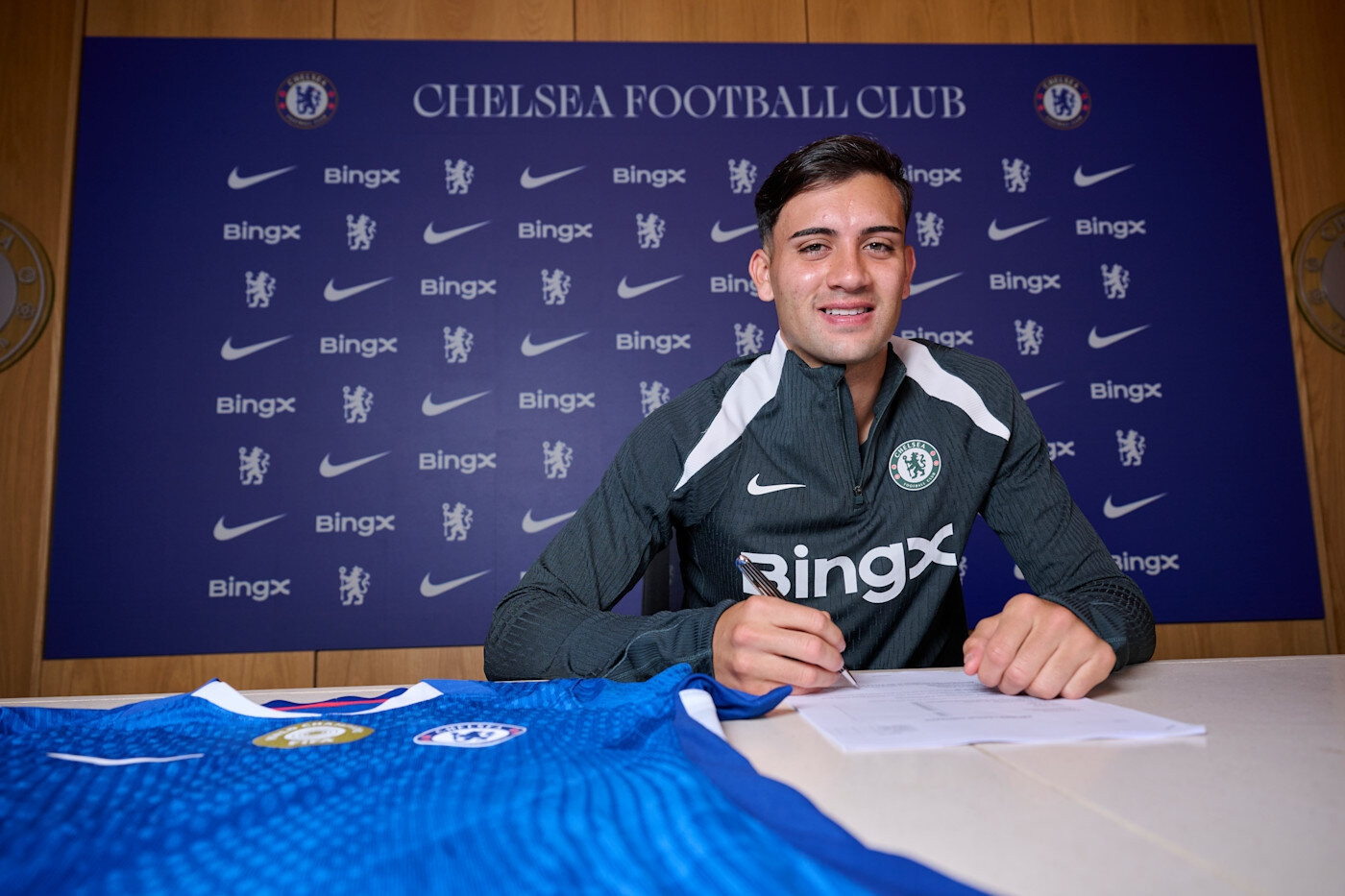Tân binh Chelsea sốc vì bị loại khỏi danh sách Champions League