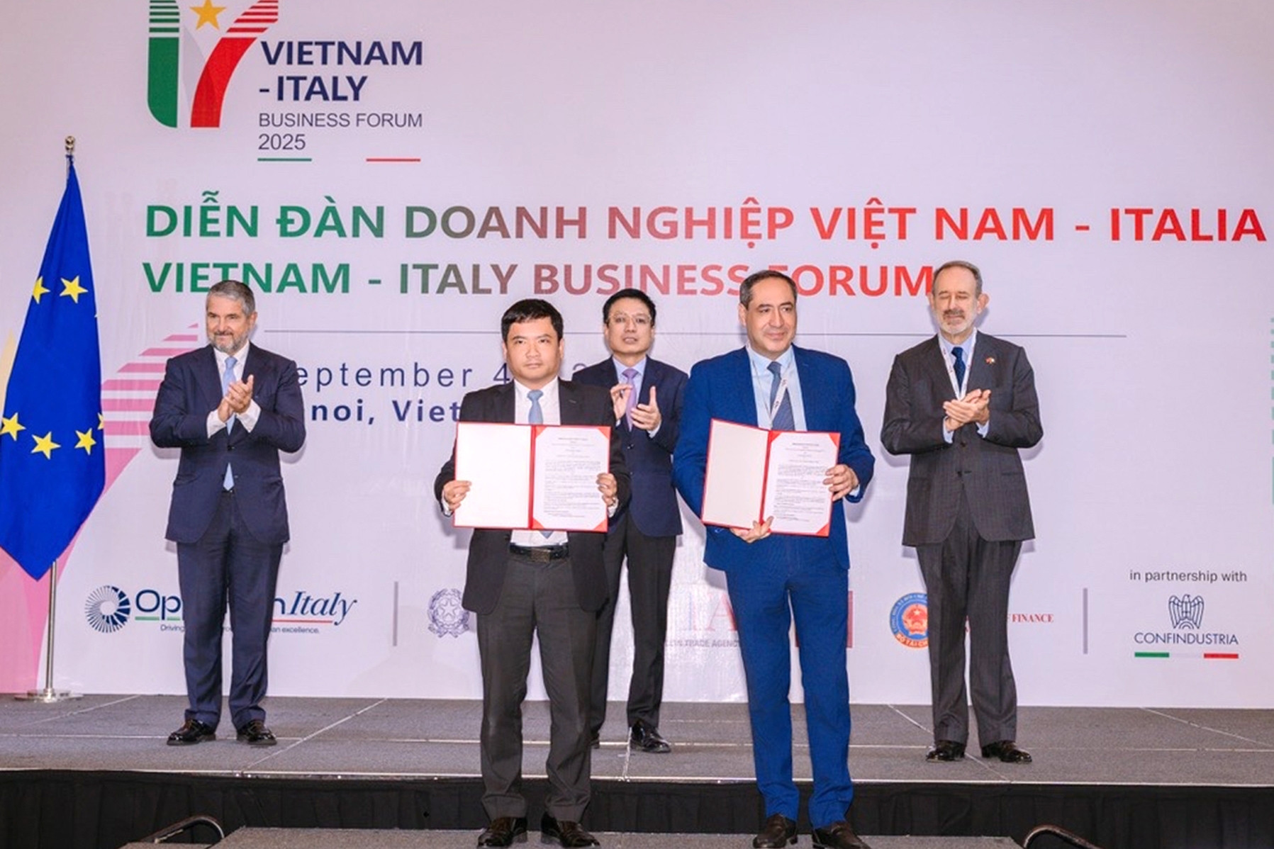Tập đoàn Italy lập trung tâm nghiên cứu thiết bị vệ tinh tầm thấp tại Việt Nam