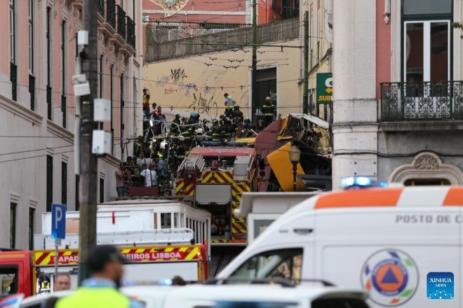 Tàu điện ở thủ đô Bồ Đào Nha trật bánh, ít nhất 15 người thiệt mạng