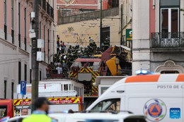 Tàu điện ở thủ đô Bồ Đào Nha trật bánh, ít nhất 15 người thiệt mạng