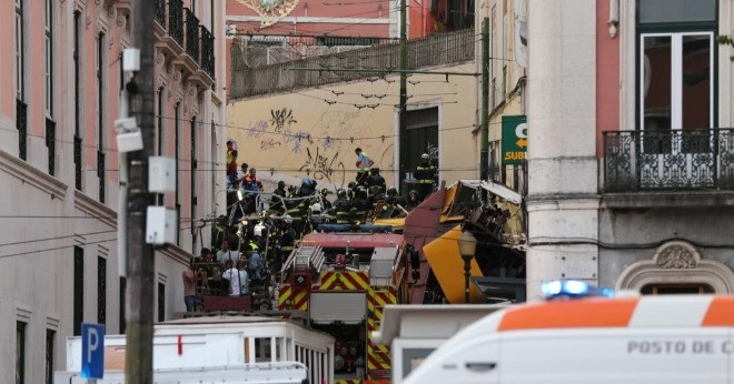 Tàu điện ở thủ đô Bồ Đào Nha trật bánh, ít nhất 15 người thiệt mạng