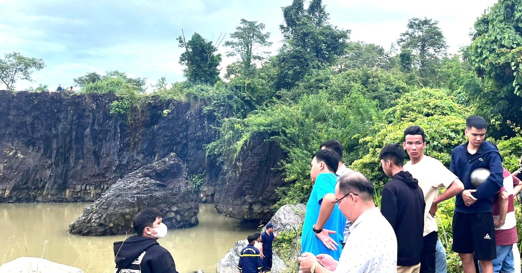 Thông tin mới nhất vụ hai nạn nhân mất tích ở hồ Tuyệt tình cốc