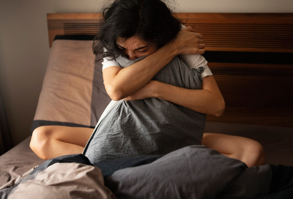Tin nhắn giữa chồng và bạn thân hé lộ bí mật khiến vợ 5 năm không thể có con