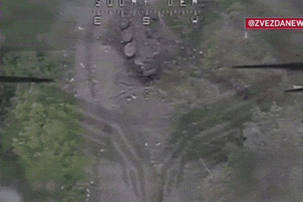 Video UAV Nga bắn nổ xe bọc thép Stryker và nhiều khí tài của Ukraine