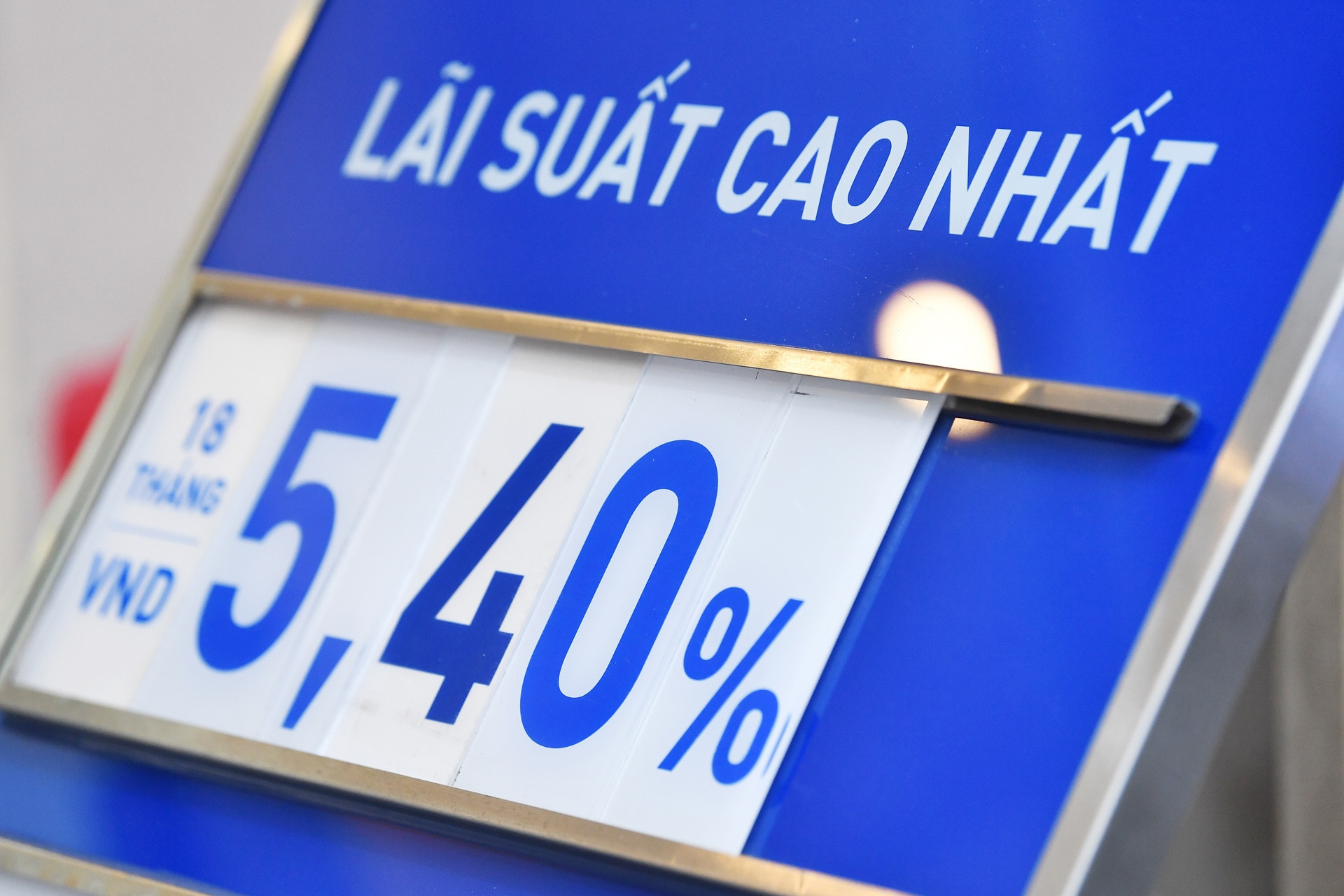 Lãi suất ngân hàng hôm nay 5/9/2025: Ba nhà băng tiến sát lãi suất trần
