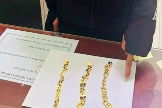 Bản tin chiều 5/9: Công an vây bắt nghi phạm cướp tiệm vàng sau 18 giờ truy lùng