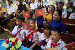 ánh mắt trẻ thơ năm học mới.jpg