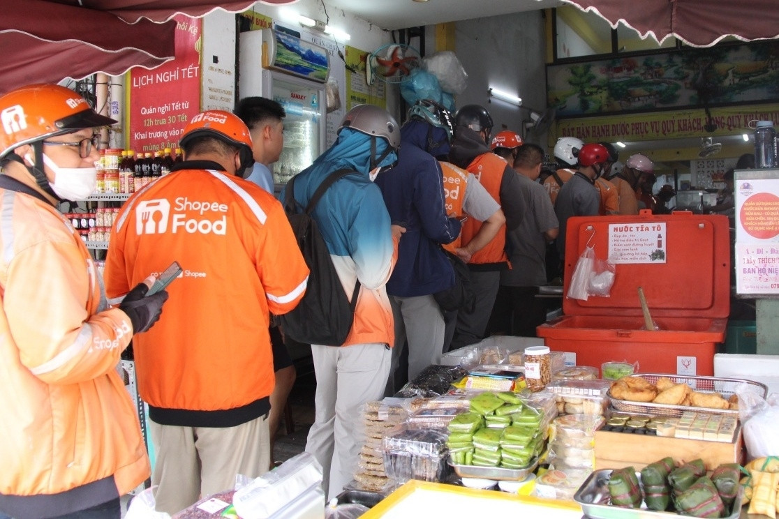 Cảnh 'chưa từng thấy' ở quán chay TPHCM ngày cận Rằm tháng 7