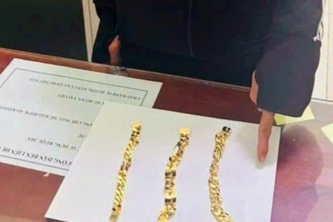 Công an vây bắt nghi phạm cướp tiệm vàng sau 18 giờ truy lùng