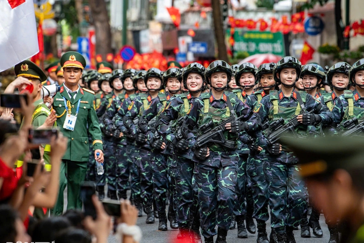 Đại sứ quán Việt Nam tại Lào truyền hình trực tiếp Lễ diễu binh từ Thủ đô Hà Nội