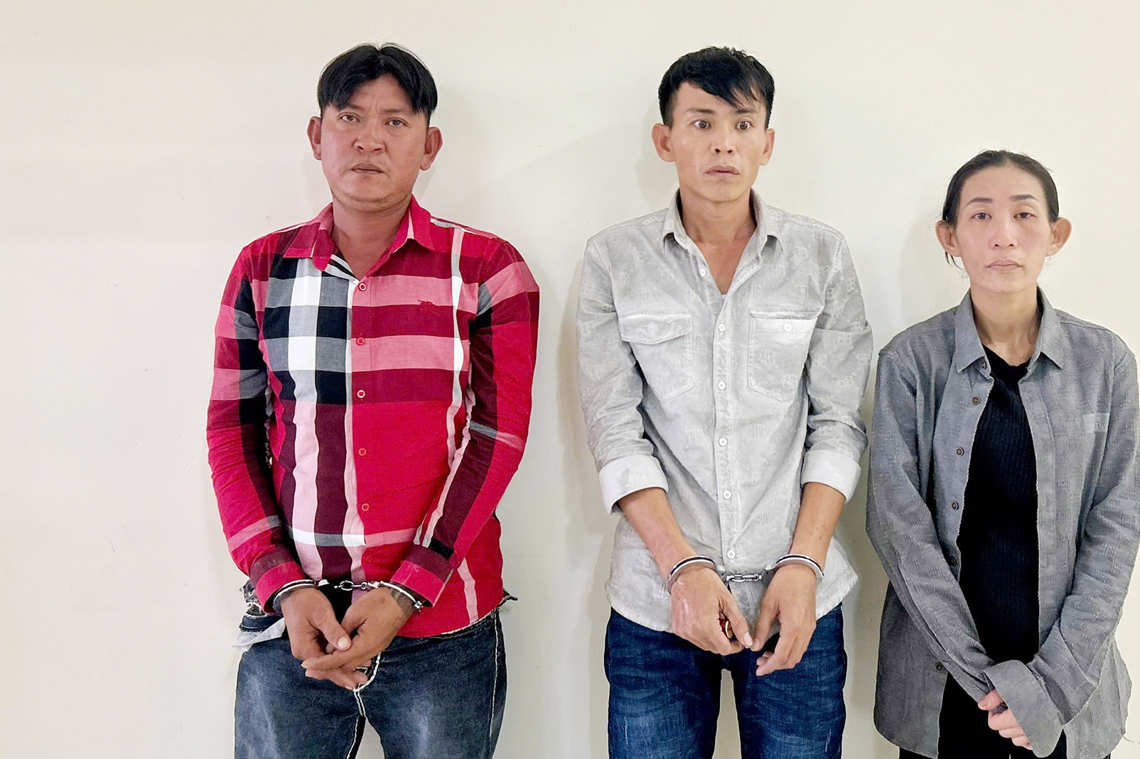 Được 'người tốt' đưa về nhà, người phụ nữ xanh mặt khi mất sạch vàng