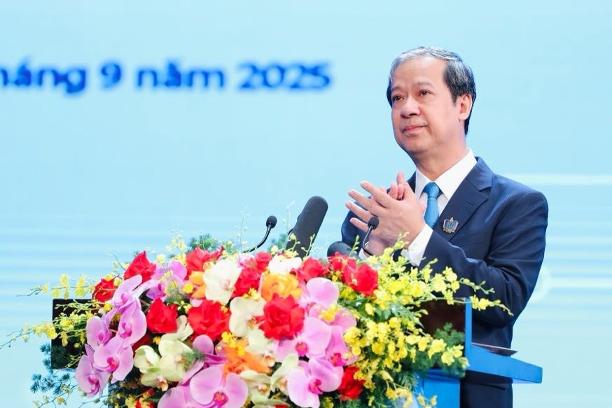 ‘Gánh mang trên vai rất nặng’, Bộ trưởng mong thầy cô vượt giới hạn chính mình