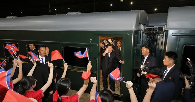 Hình ảnh Chủ tịch Triều Tiên Kim Jong Un lên tàu bọc thép rời khỏi Trung Quốc