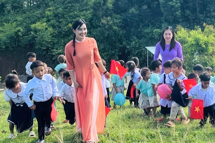 Hình ảnh lay động lòng người ở lễ khai giảng vùng cao