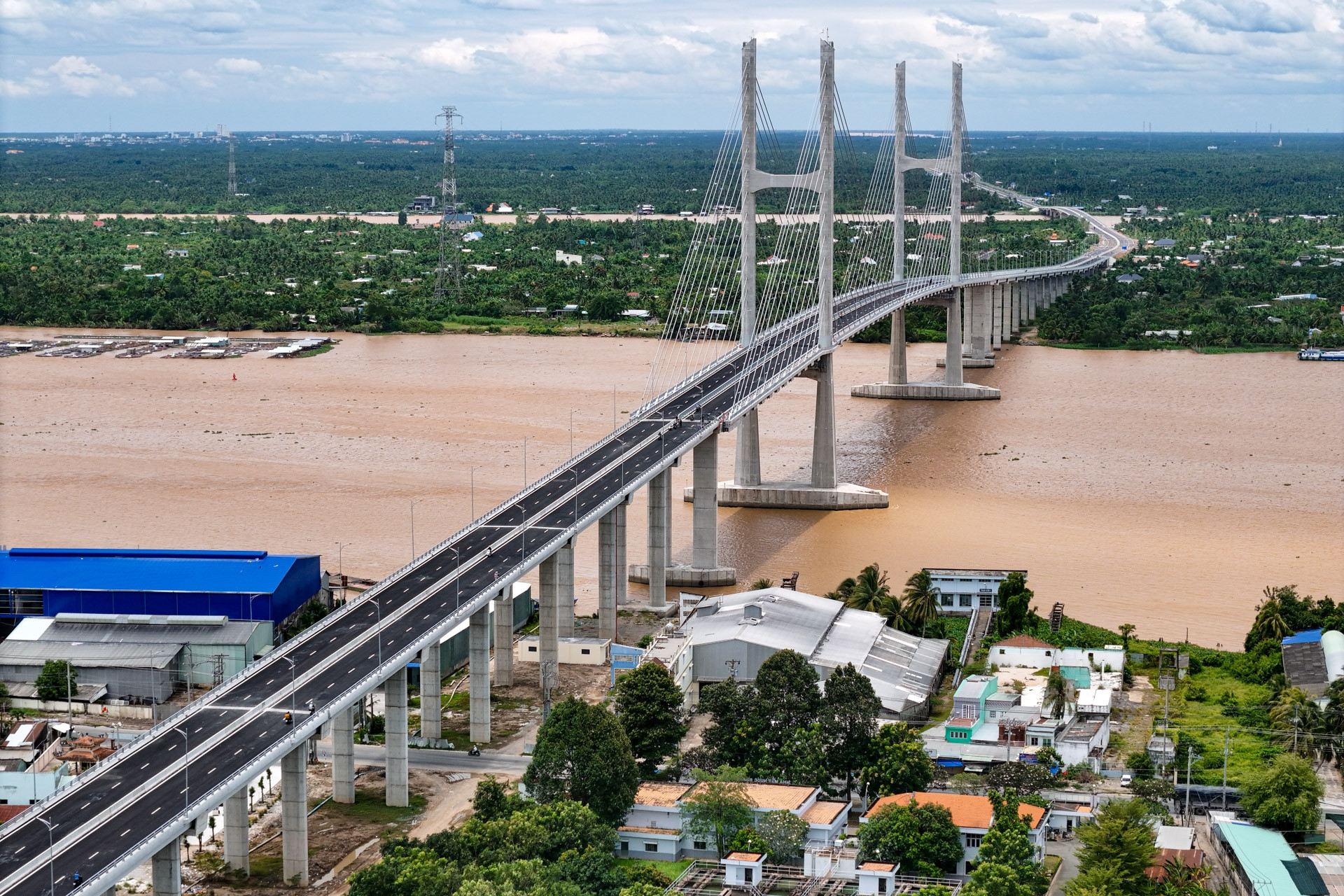 Khánh thành, khởi công các công trình lớn chào mừng Đại hội 14 của Đảng