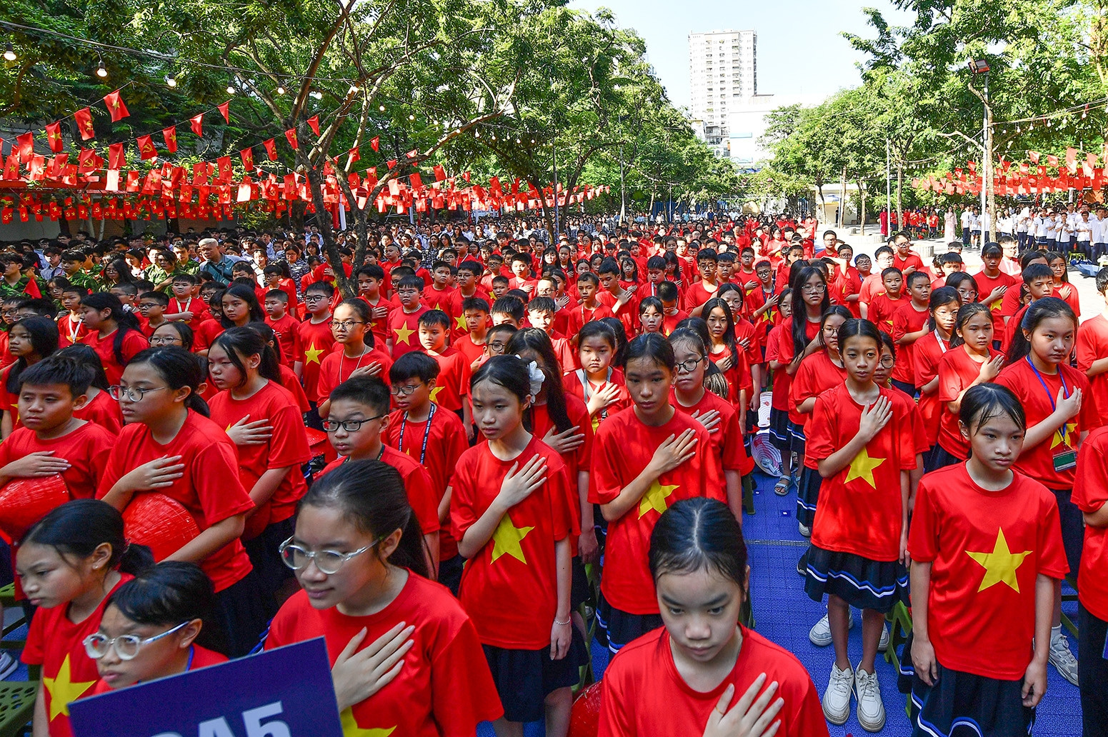 Lần đầu tiên 26 triệu học sinh, sinh viên đồng loạt hát Quốc ca đón năm học mới