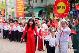 Lần đầu tiên 26 triệu học sinh, sinh viên đồng loạt hát Quốc ca đón năm học mới