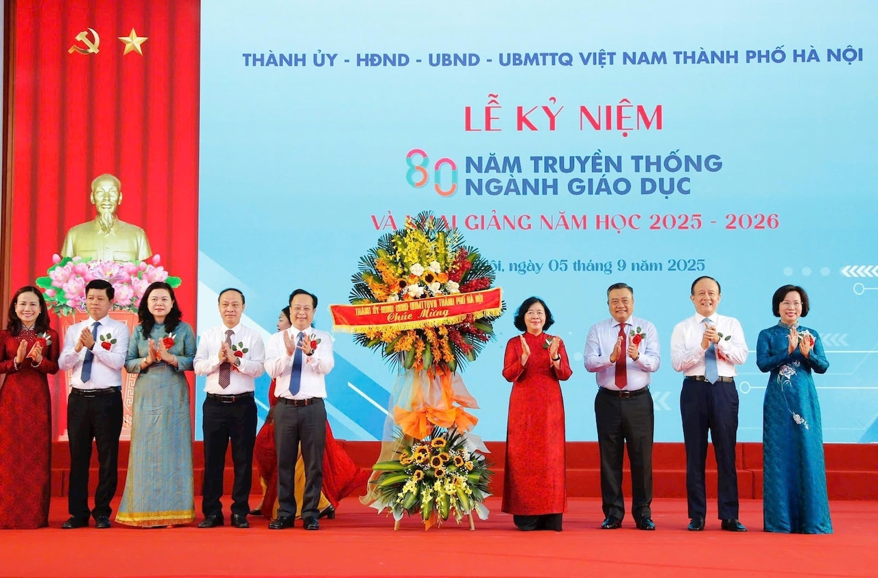 lanh dao .jpeg