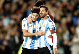 Messi thăng hoa, Argentina thắng dễ trận cầu đáng nhớ