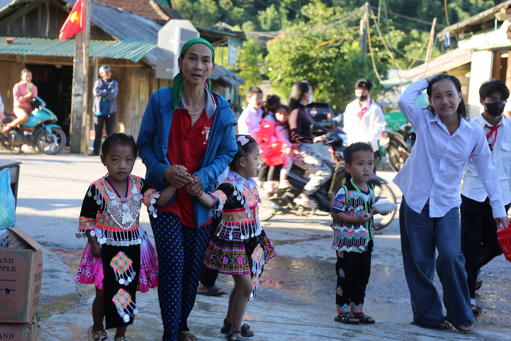 Năm học mới ở 'cổng trời' Mường Lống, nơi sự học là niềm tự tôn của người Mông