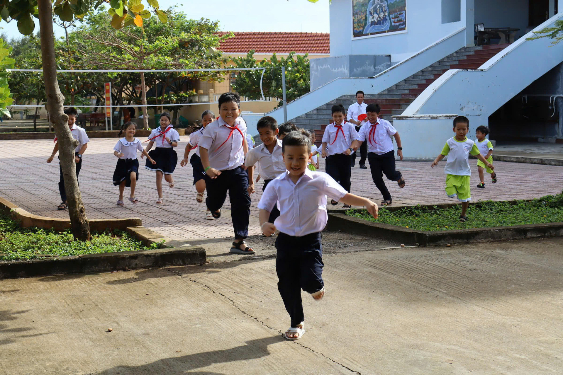 Niềm vui tới trường trên Đặc khu Trường Sa.jpg