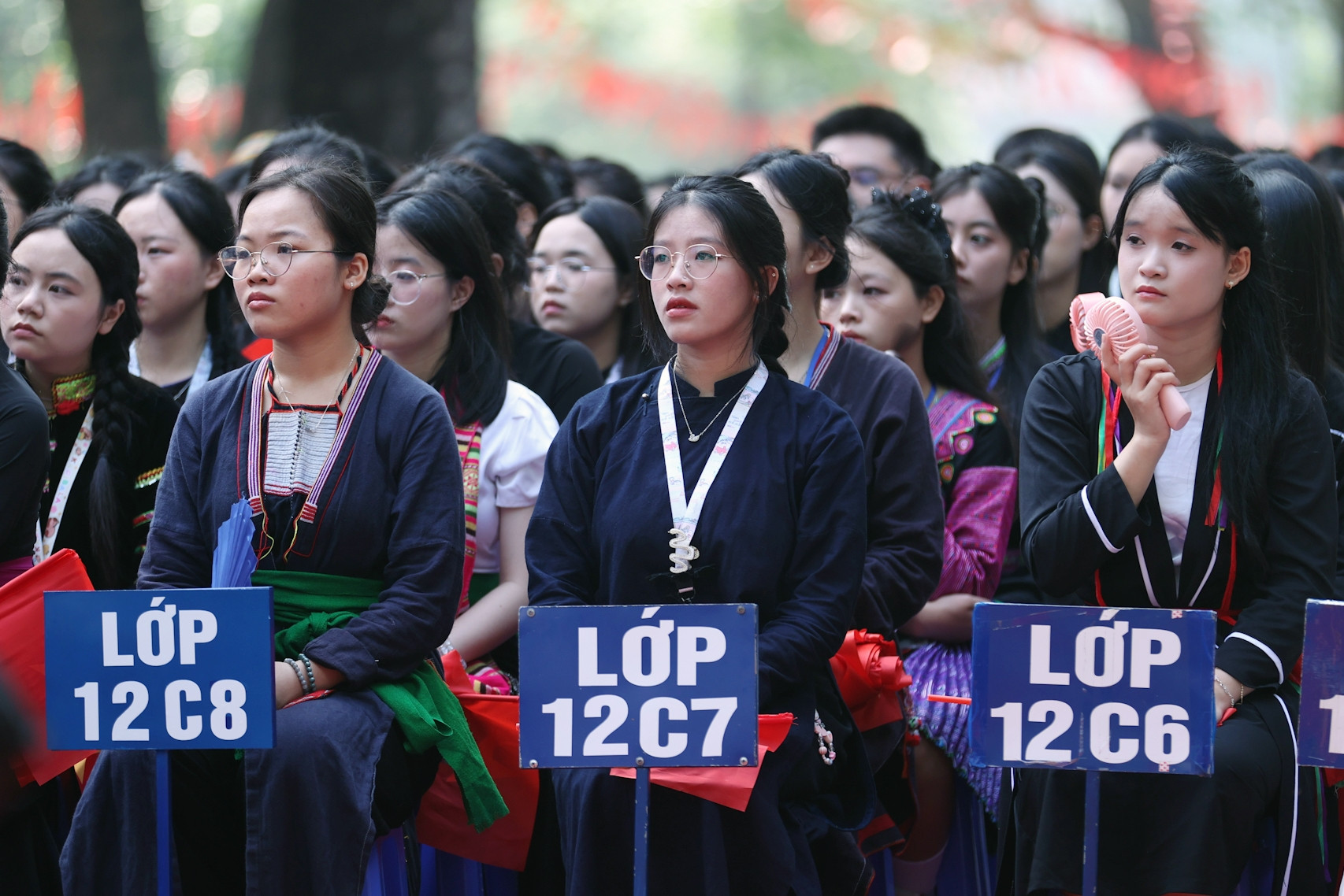 Rực rỡ sắc màu trong ngày khai giảng của học sinh các trường dân tộc nội trú