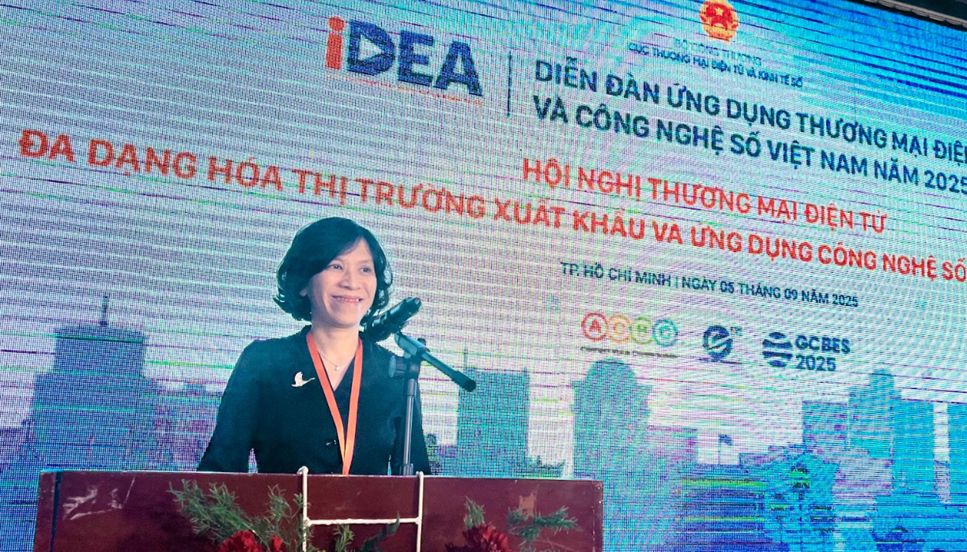 Việt Nam có nhiều lợi thế để trở thành trung tâm thương mại điện tử khu vực 1 thuong mai dien tu xuyen bien gioi 01 2.jpg