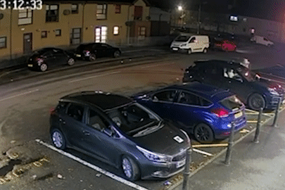 Tranh chỗ đậu, người đàn ông giấu mặt phóng hỏa thiêu rụi xe Porsche