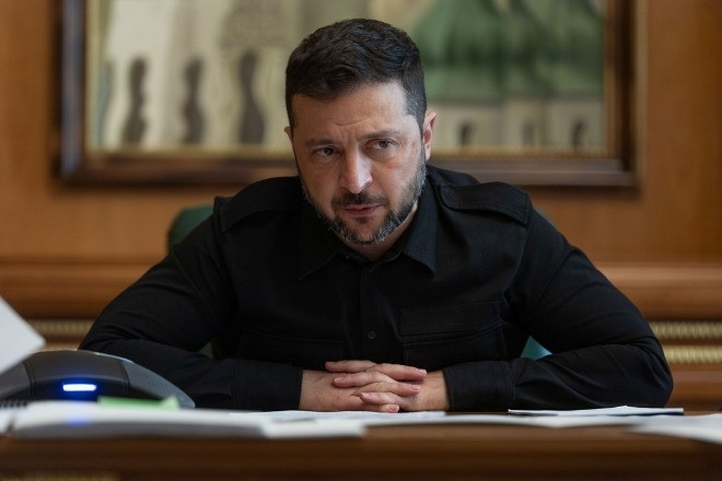 Ukraine muốn đảm bảo an ninh ngay lập tức, tập kích nhà máy lọc dầu của Nga