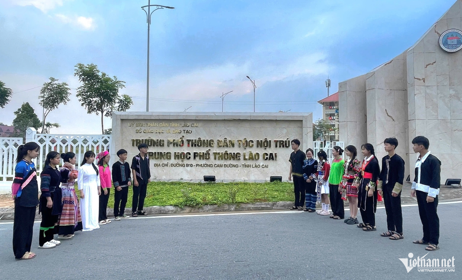 W-Học sinh dân tộc 2.jpg