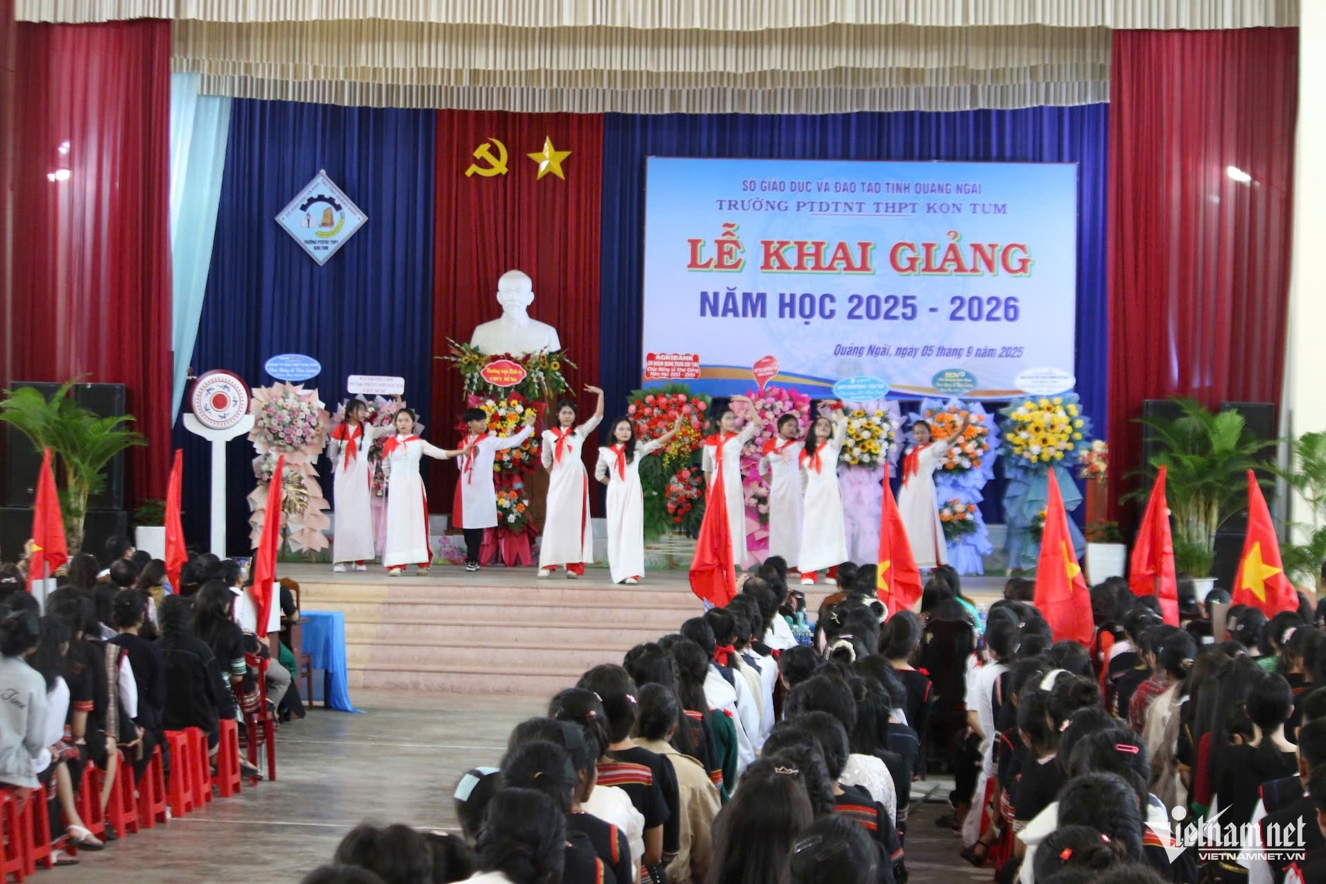 W-និស្សិតជនជាតិភាគតិច ៦.jpg
