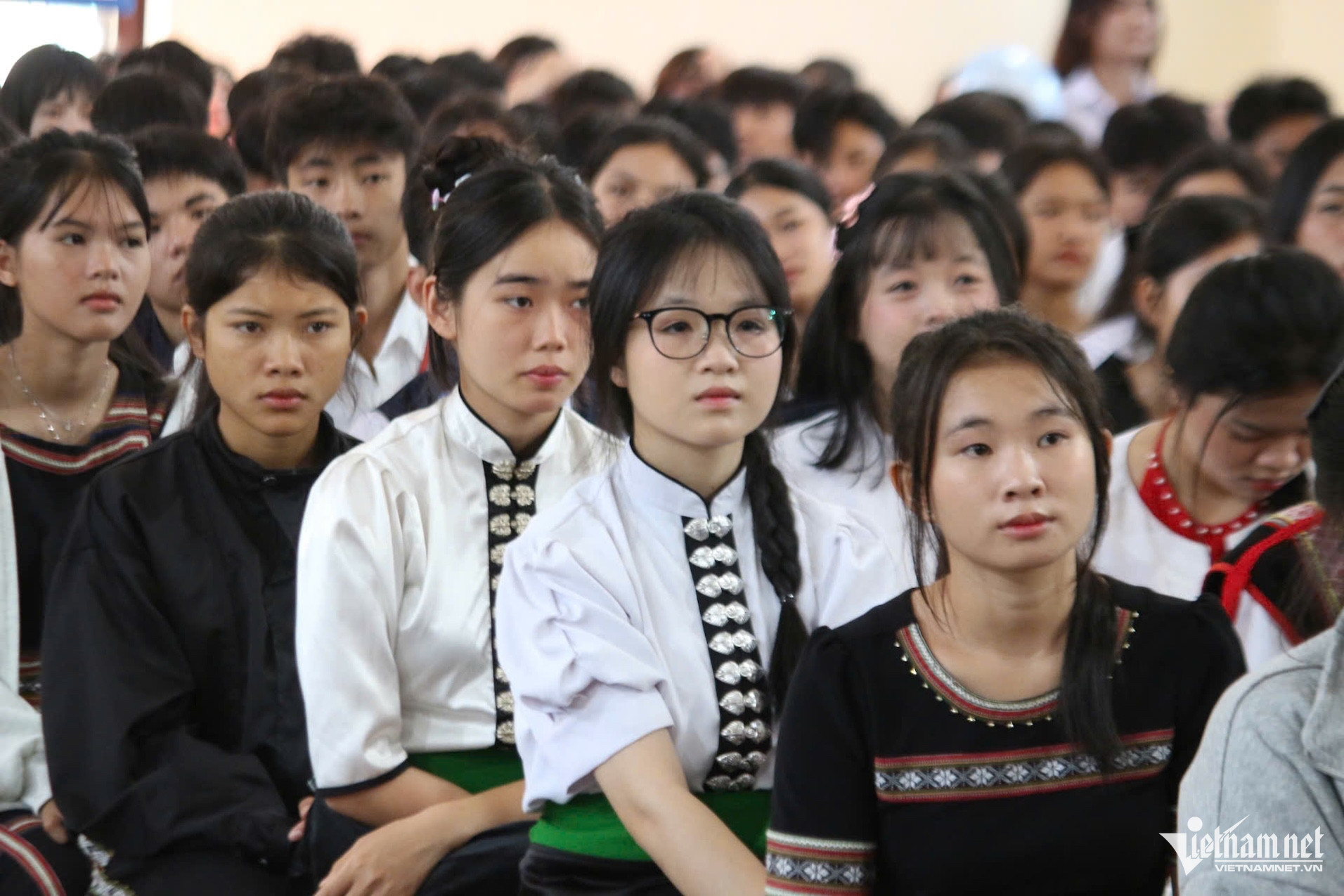 W-និស្សិតជនជាតិភាគតិច ៧.jpg