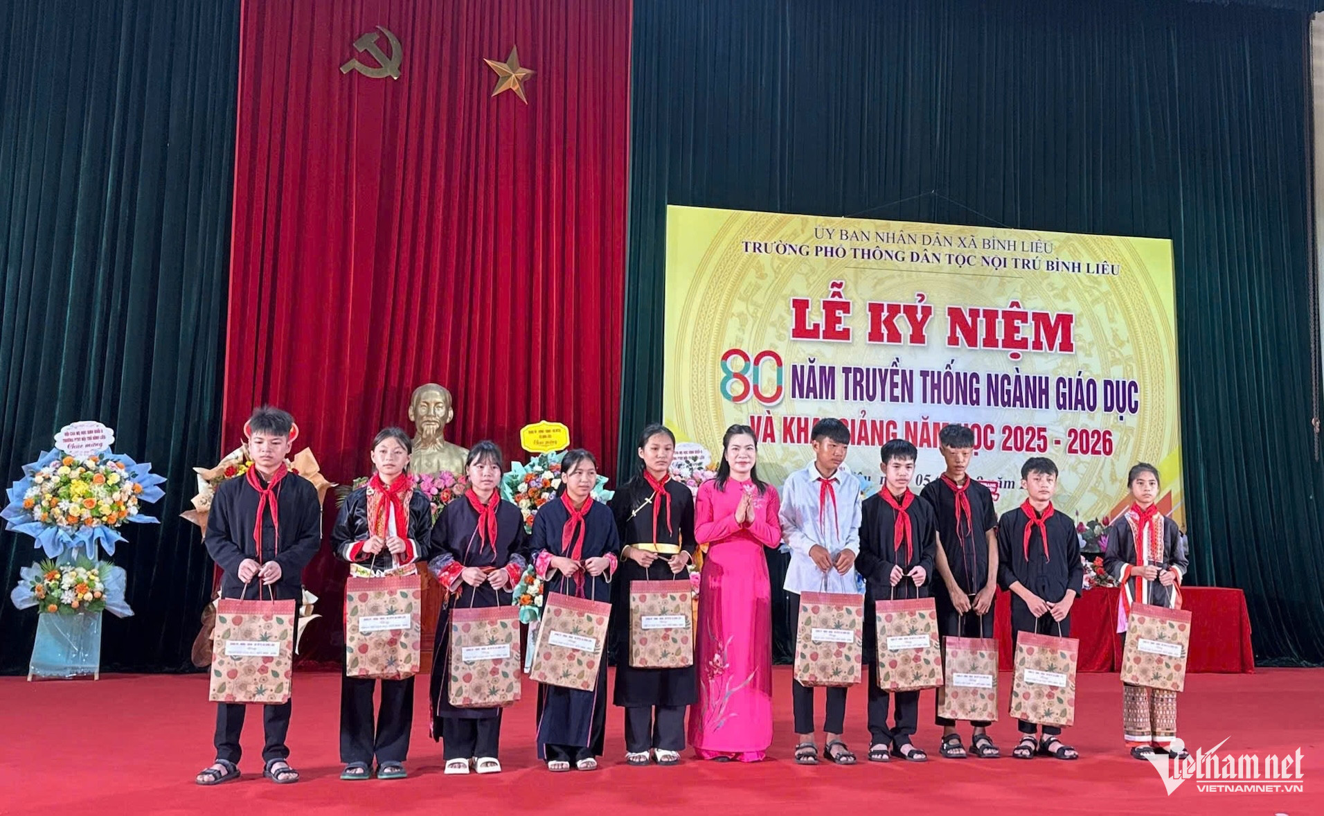 W-និស្សិតជនជាតិភាគតិច 8.jpg