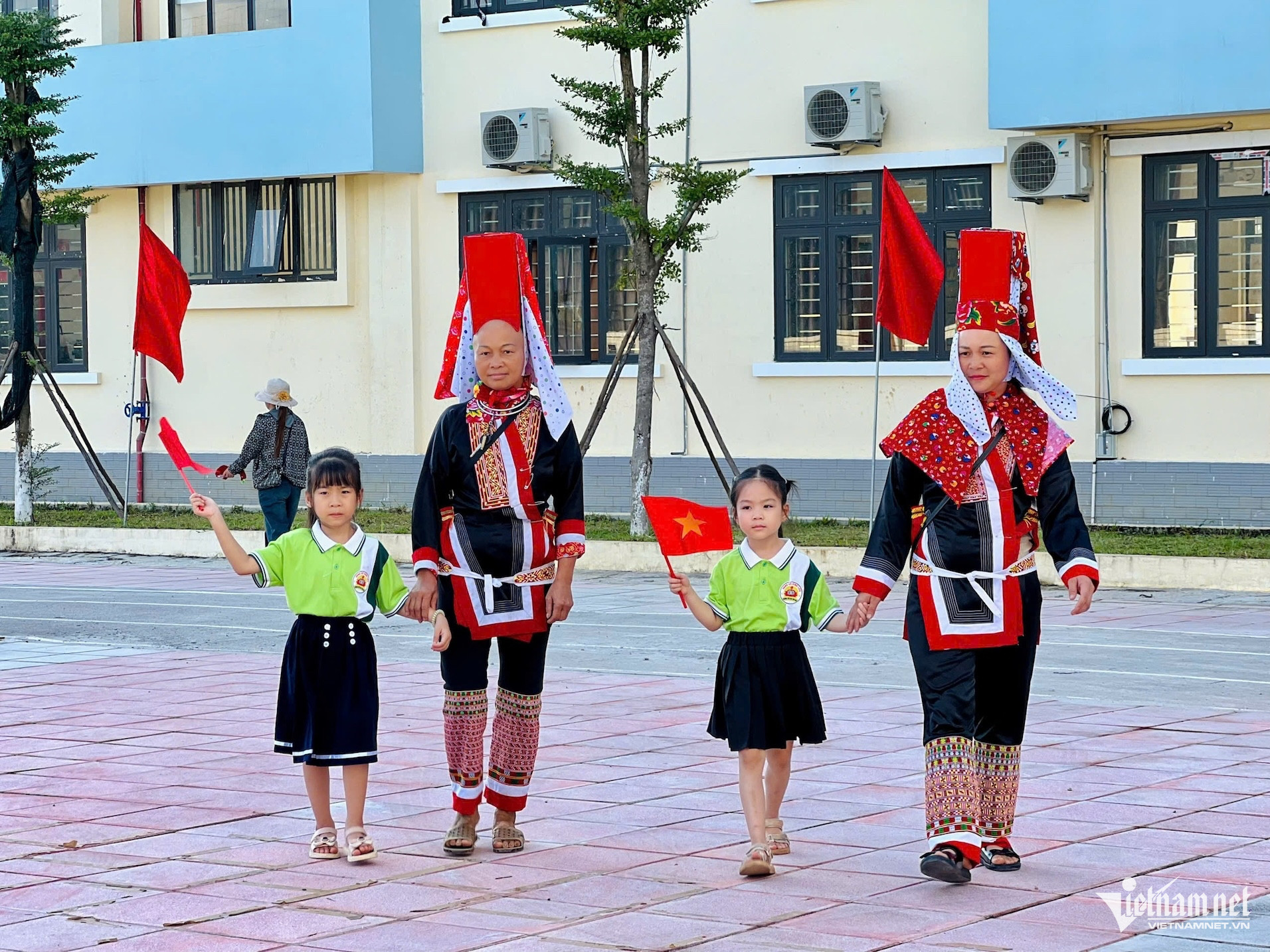 W-និស្សិតជនជាតិភាគតិច 9.jpg