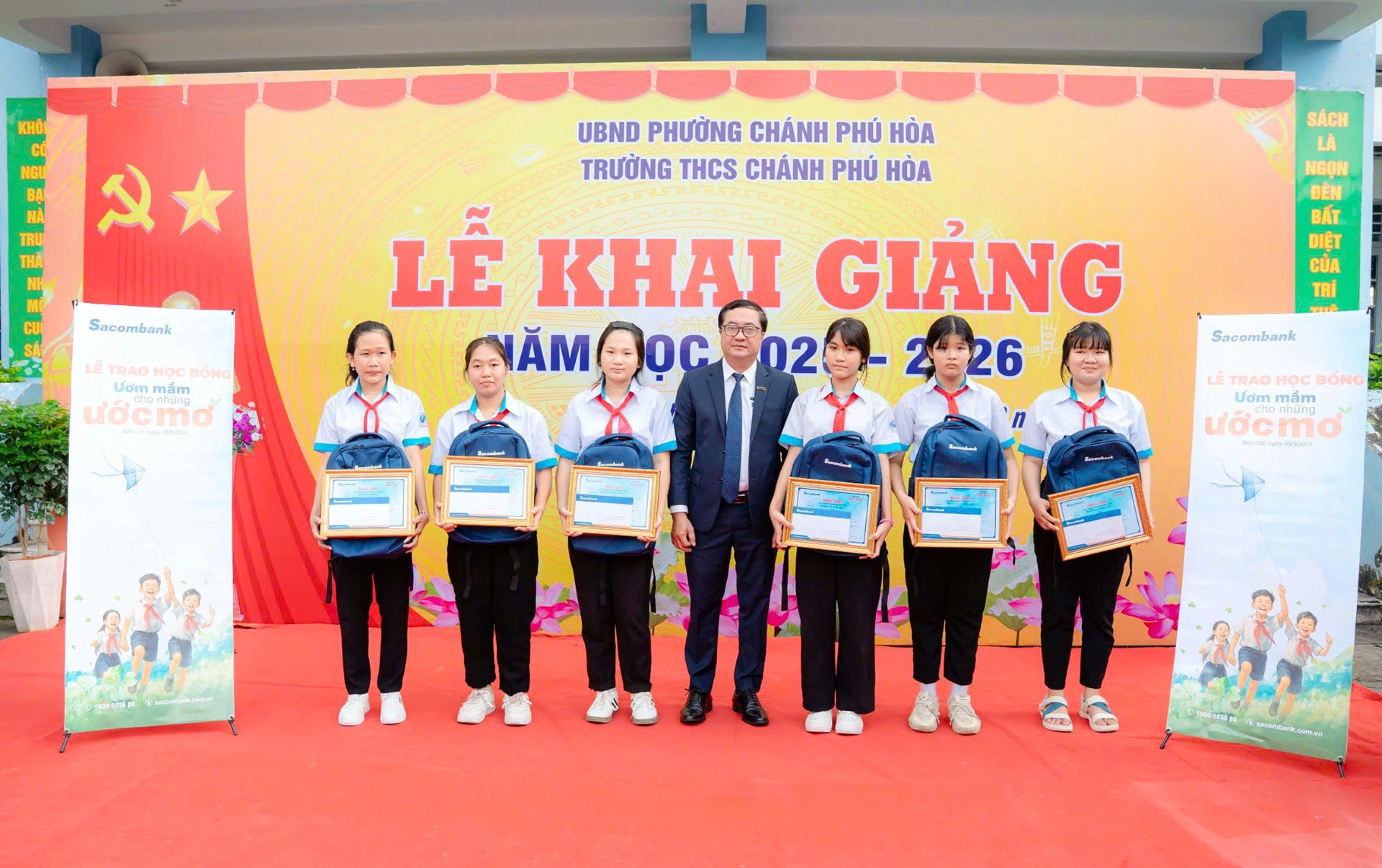 3 Trường THCS Chánh Phú Hòa   TPHCM.jpg