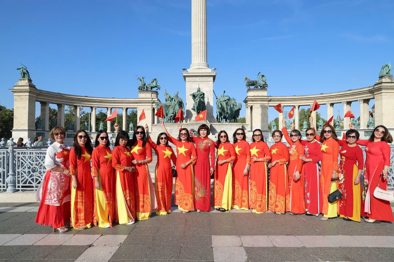 Kiều bào khắp nơi hướng về Tổ quốc nhân dịp 80 năm Quốc khánh 2/9