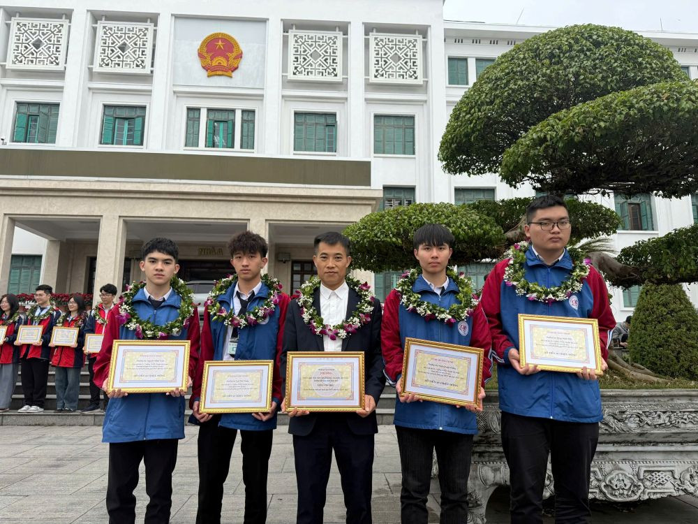 dan toc San diu1.jpg