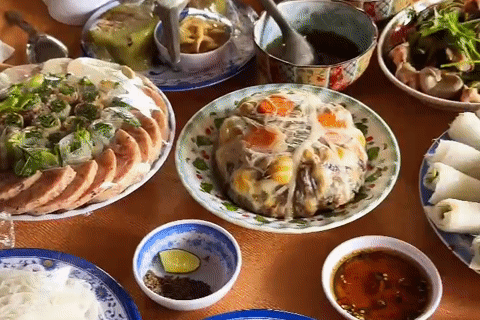 Đôi bạn đi đám giỗ ở miền Nam, mê món đặc sản nặng cỡ nửa cân trong mâm cỗ