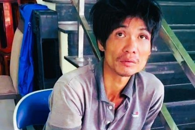 Đối tượng 'ngáo đá' cầm dao tự chế chém Thượng úy công an giữa phố