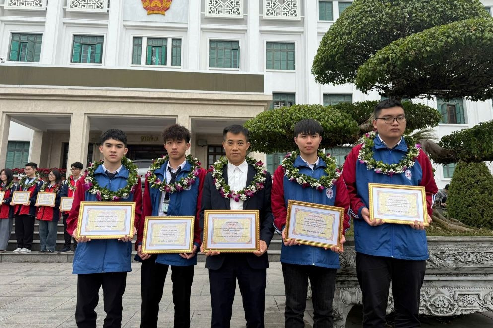 Hành trình kiên cường từ tai nạn gãy tay đến tấm vé vào thẳng Đại học Bách Khoa