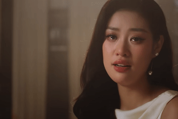 Hoa hậu Khánh Vân rơi nước mắt hát tặng mẹ trong mùa Vu Lan